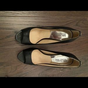 Micheal kors black heels